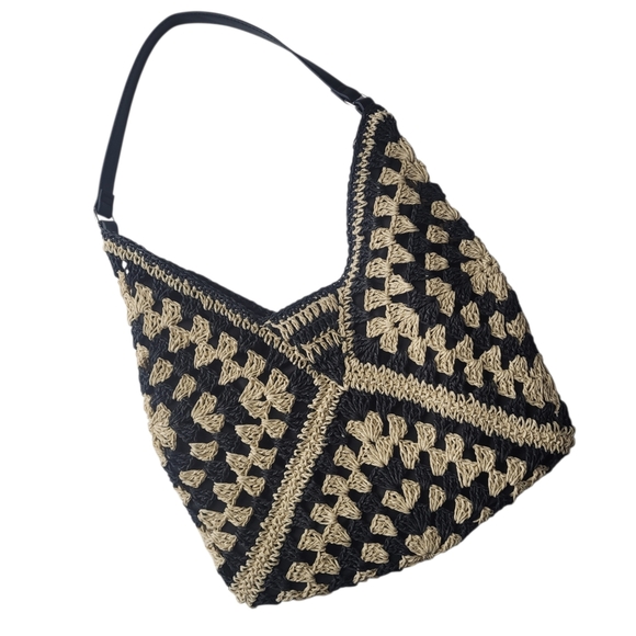 boohoo Contrast Crochet Beach Bag - Picture 3 of 7